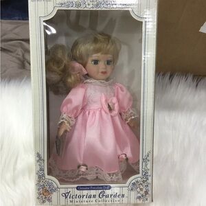 Melissa Jane Victorian Garden Miniature Collection  genuine porcelain do…